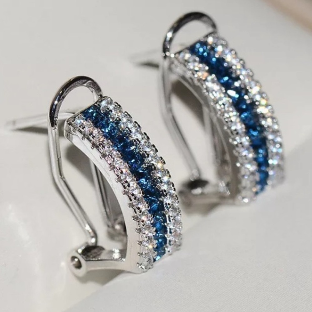 NEW 18K WHITE GOLD DIAMOND STUD EARRINGS